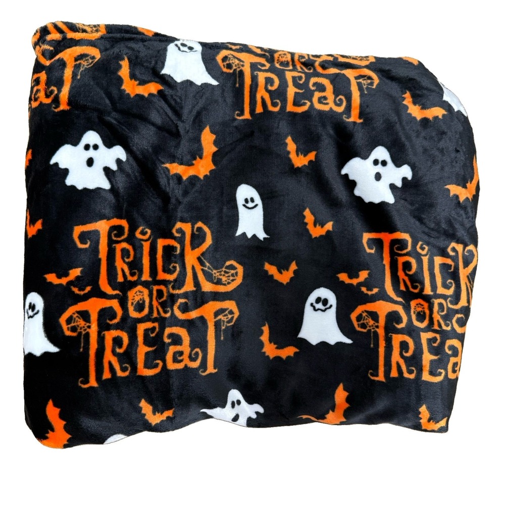 NEW Halloween Plush Throw Blanket Black Ghost Bats Trick or Treat Holiday Spooky